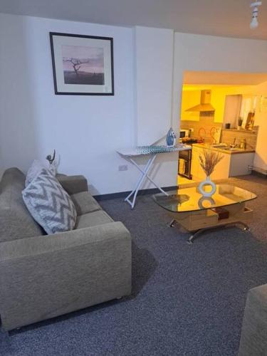 1 Bedroom Flat Available - Apartment - Oldham