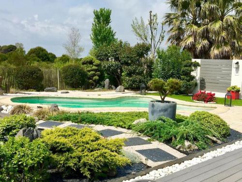 Villa avec piscine. Plage à 300m - Location, gîte - La Grande-Motte