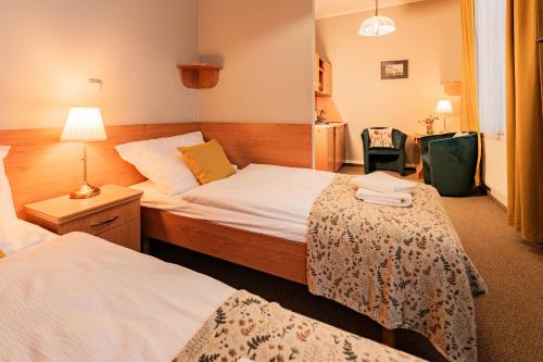 2 twin beds