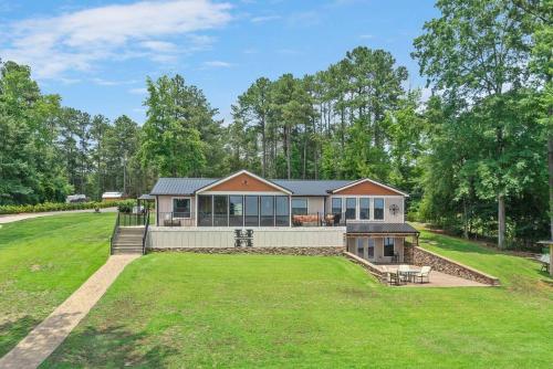 5 Bedroom Waterfront Home on LKG