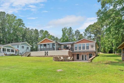 5 Bedroom Waterfront Home on LKG