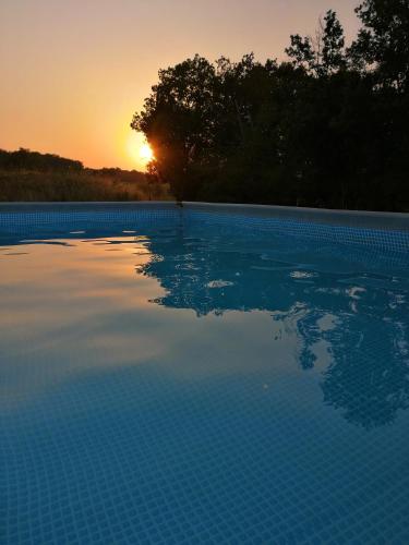 Swimming pool, Cocooning au Saut du Loup in Lavergne