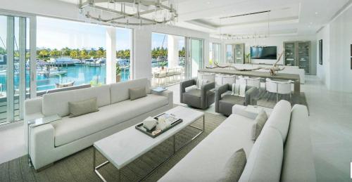 New Luxury Waterfront Condo, Palm Cay, The Bahamas