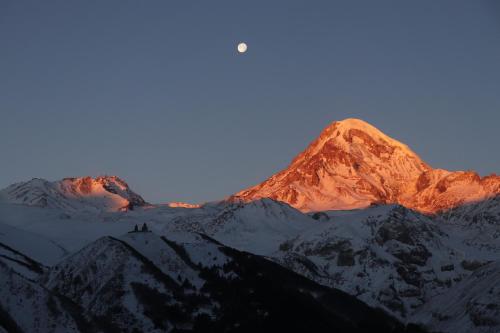 Rooftop Kazbegi in 卡茲別克