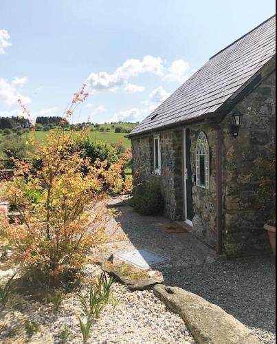 B&B Launceston - Delightful Artistic Granite Barn in Rural Hamlet - Bed and Breakfast Launceston