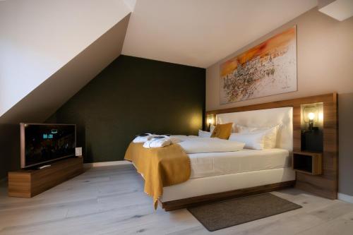 DAS KEHRS - Hotel auf dem Petersberg Room Type - King Room with Roll-In Shower - Disability Access