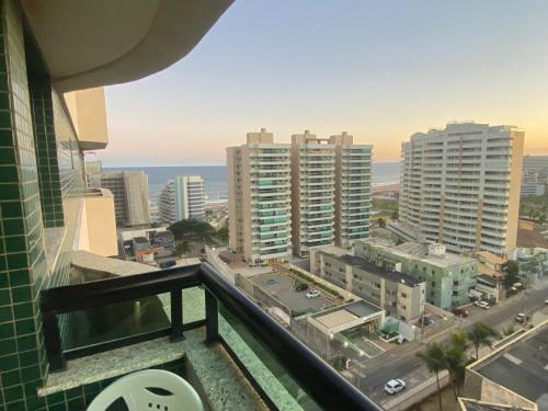 Quarto, sala, cozinha e garagem com praia 400 metros