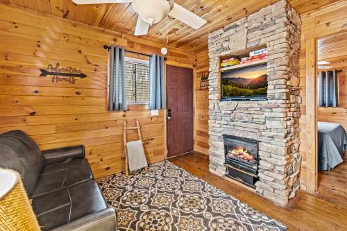 Laughing Bear Cabin 44B in Bryson City, USA