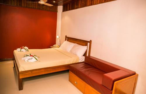Standard Twin Room image 1