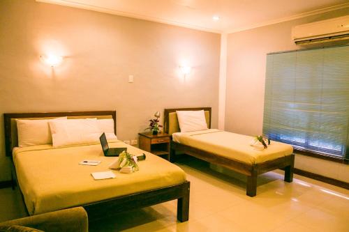 Deluxe Double or Twin Room with Pool Access room in Hideaway Hotel