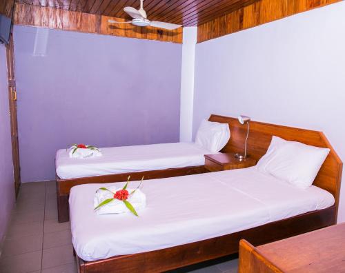 Standard Twin Room image 3