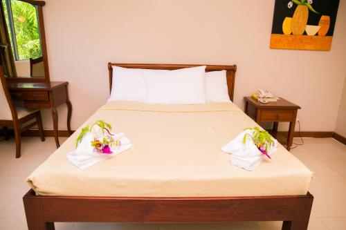 Deluxe Double Room image 2