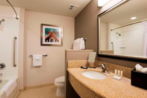 Courtyard by Marriott San Antonio North/Stone Oak at Legacy Room Type - Room, 1 King Bed