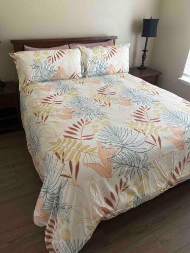 Spacious 3-bedroom townhouse with 2 1/2 baths. Spacious 3-bedroom townhouse with 2 1/2 baths.