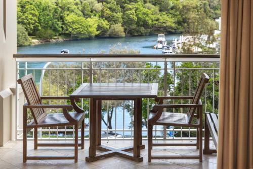 . Charming Baroque Escape for 2 in Hastings street, Noosa
