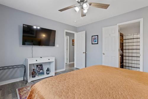 Waterfront Home with Pool, Hot Tub and Game Area