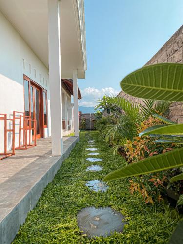 Turtle House Surf & Stay - Gunung Patas
