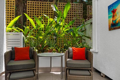 Queen Studio with Garden View image 4