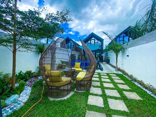 Hidden Haven Subic Villa w/ Infinity Pool in Castillejos