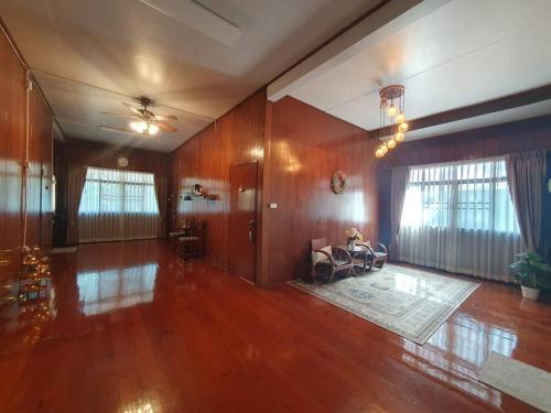 Whales Come to the River - Riverside - 3 rooms - Entire 2nd floor in Bang Sai
