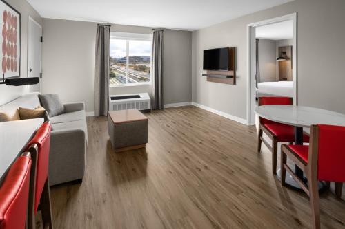 Hawthorn Extended Stay by Wyndham Williston Burlington