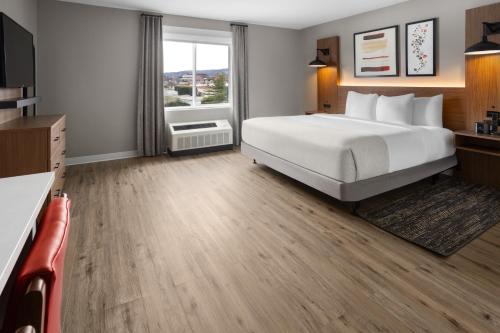 Hawthorn Extended Stay by Wyndham Williston Burlington