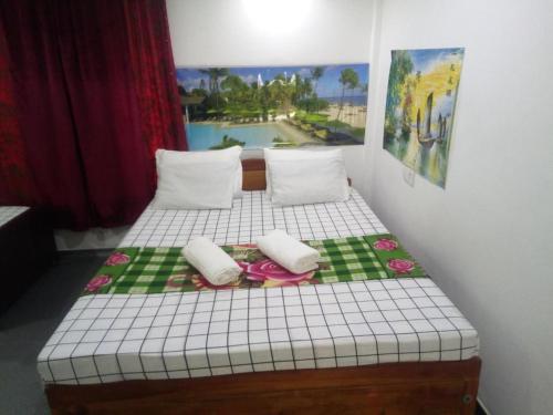 1 king bed, 1 twin bed