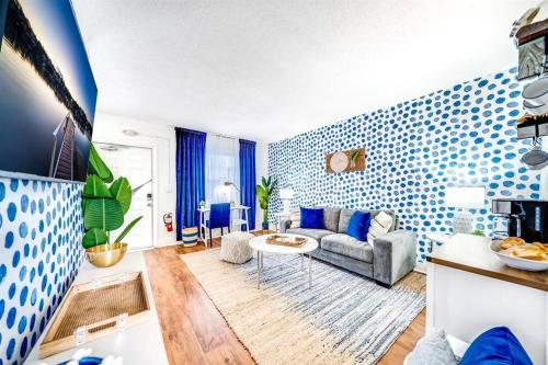 Parking - King Bed - Water Front - Palm Wave Says in Coconut Creek, USA