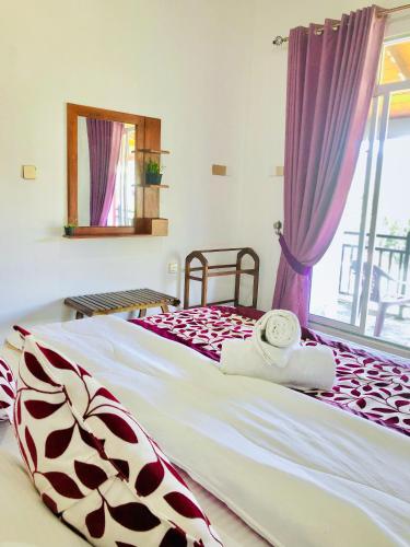 Double Room with Balcony image 5
