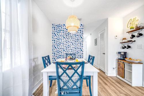 Adorable Condo in Peaceful Area - Palm Wave Says in Coconut Creek (FL)