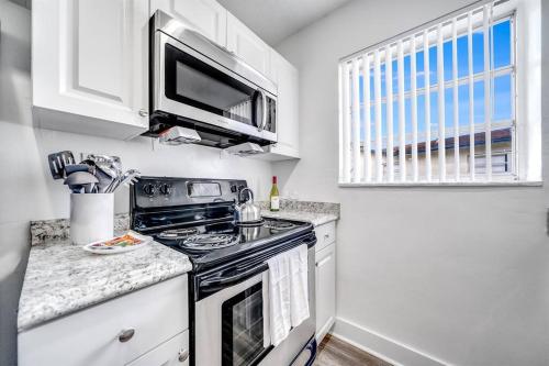 Adorable Condo in Peaceful Area - Palm Wave Says in Coconut Creek (FL)