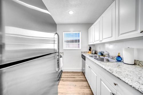 Adorable Condo in Peaceful Area - Palm Wave Says in Coconut Creek (FL)