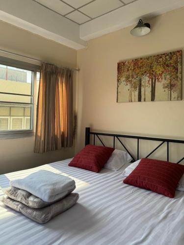 room detail thumbnail 2