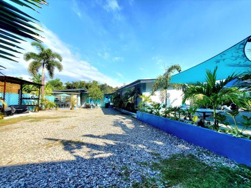 Hidden Palms Inn