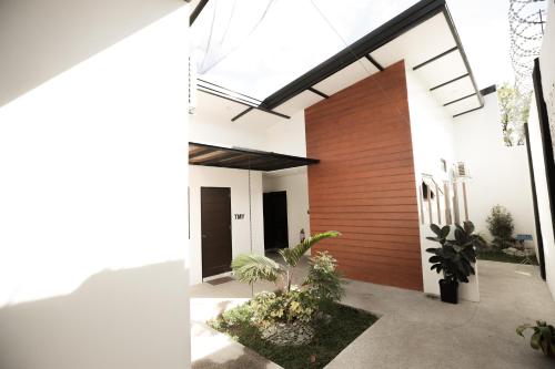 Tierra Javier near Sacred Heart Medical Center