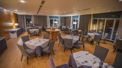 餐廳, Park Hotel Almaty in 麥迪奧區