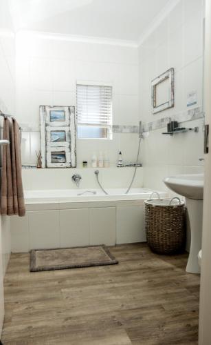 Bathroom, Nine on Uys street B & B in Jeffreys Bay