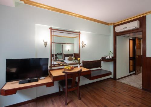 room detail thumbnail 1