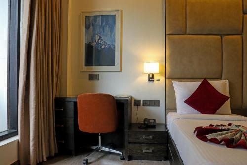 Standard Double Room image 9