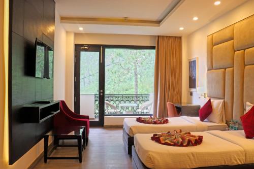 Standard Double Room image 8