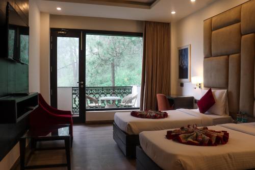 Standard Double Room image 6