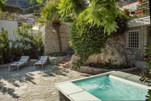 LHP Suite Executive Cottage Capri - Tap to explore photos