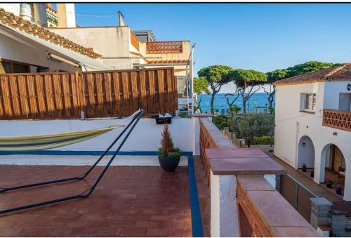 Casa familiar delante del mar gîte à louer Platja de s'Abanell
