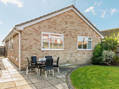 3 Bed in Mudeford 93459