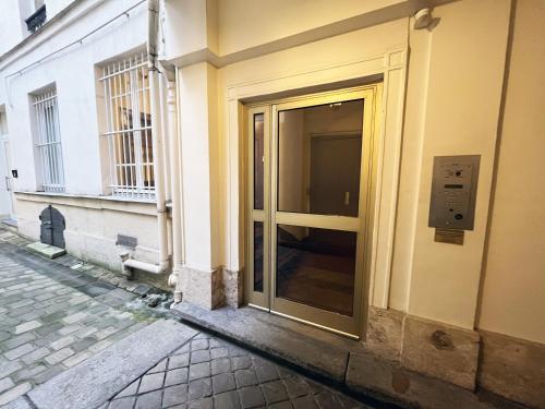 Urban Flat 43 - Charming Parisian Flat near Grands Boulevards - image 12