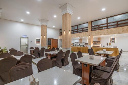 Étterem, Hotel Apex Surat in Surat