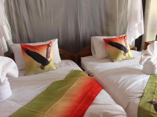 2 twin beds