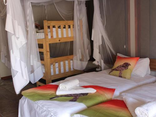 2 twin beds, 2 bunk beds