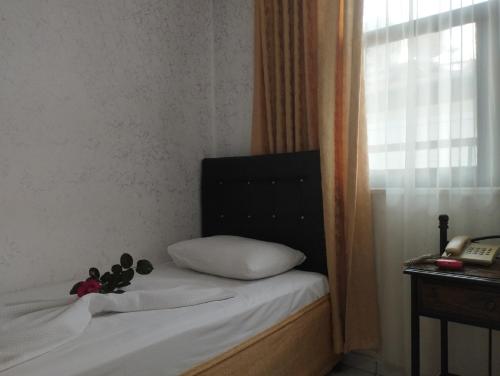 Standard Double Room image 9
