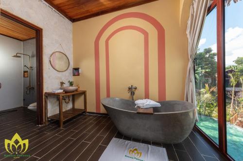 Deluxe Bungalow with Garden View image 5